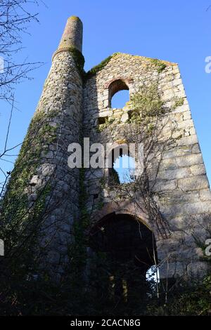 ruined wheel house and chimney Stock Photo