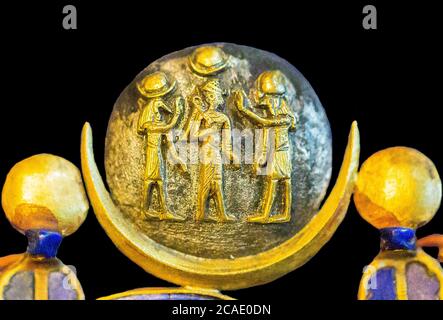 Egypt, from Tutankhamon tomb in Luxor, pectoral : Inside a lunar disk, the solar god Ra and the lunar god Thot crowning the king. Stock Photo