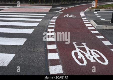 Cambridge, UK - 6 August 2020 UK's first Dutch-style roundabout in Cambridge near Addenbrooke's Hospital that gives priority to bicycles. Cambridgeshire County Council's £2.3million project gives cyclists an outer ring on the roundabout, with cycle crossings over each of the four approach roads in a contrasting red surface, and motorists must give way to pedestrians and cyclists when joining and leaving the roundabout.  Credit: Nils Jorgensen/Alamy Live News Stock Photo