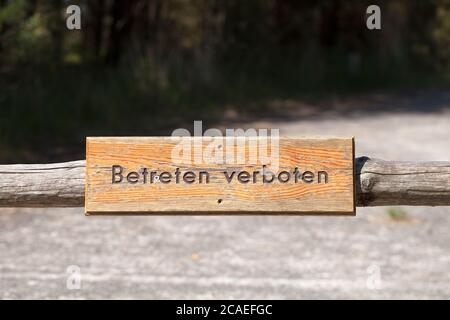 Retro wooden sign with the German text 'Betreten verboten', which translates into 'Do not enter' in Englich language Stock Photo