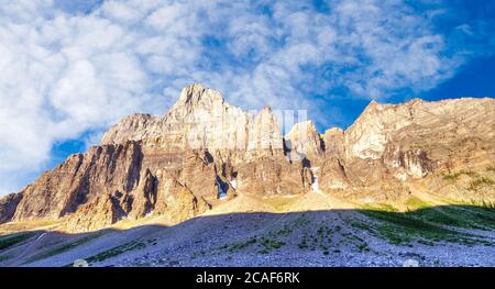 Morning sun light up the majestic Panorama Ridge and Mount Babel along the Consolation Lakes hiking trail in the Canadian Rockies of Banff National Pa Stock Photo