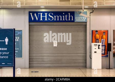 Closed wh smith store hi res stock photography and images Alamy