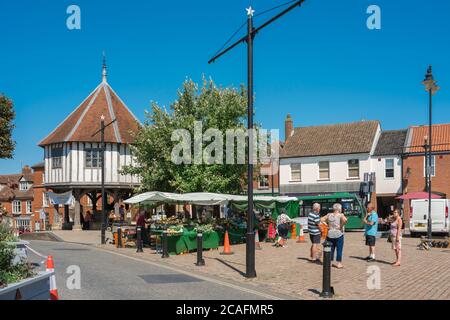 Wymondham Norfolk, view in summer of the Market Place on market day in the centre of the town of Wymondham, Norfolk, East Anglia, England, UK Stock Photo