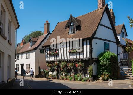 Wymondham Norfolk, view in summer of the Green Dragon Tavern - a pub whose building dates back to 1371 in the centre of Wymondham, Norfolk, England, Stock Photo