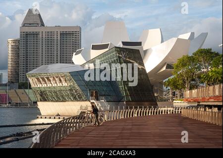 Crystal Pavilion Louis Vuitton Singapore Stock Photo - Download Image Now -  Architecture, Arts Culture and Entertainment, Asia - iStock