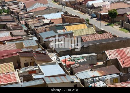 22.10.2018, Johannesburg, Gauteng, South Africa - Overview of corrugated iron roofs in the Soweto township. 00U181022D001CAROEX.JPG [MODEL RELEASE: NO Stock Photo