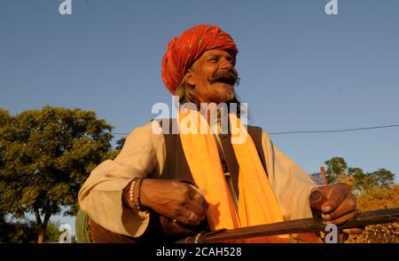 A village bard sings traditional songs outside Bhojeshwar Temple, an incomplete Hindu temple in Bhojpur village near the state capital Bhopal, Madhya Stock Photo