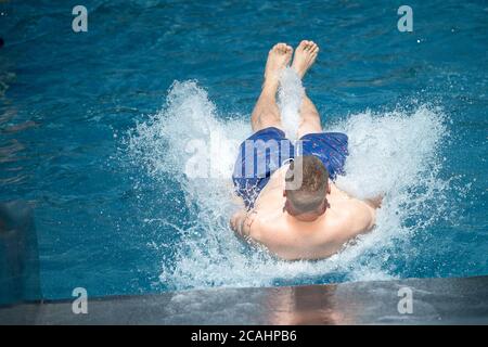 Stuttgart, Germany. 07th Aug, 2020. A man slides in the island bath. Credit: Sebastian Gollnow/dpa/Alamy Live News Stock Photo