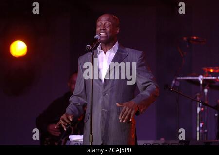 Austin, Texas USA, March 2006: R&B crooner KEM sings his latest hits for an enthusiastic audience at a sold-out show. ©Bob Daemmrich Stock Photo