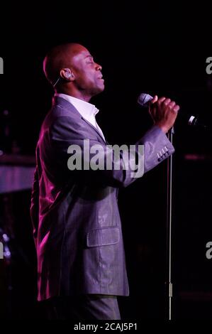 Austin, Texas USA, March 2006: R&B crooner KEM sings his latest hits for an enthusiastic audience at a sold-out show. ©Bob Daemmrich Stock Photo