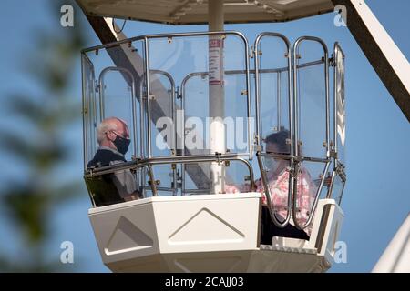 Eastbourne, East Sussex, UK. 7th Aug, 2020. couple enjoy a big wheel ride as those below them bask in 30C sunshine at this South coast holiday resort . Credit: Alan Fraser/Ģ����ý Live News Stock Photo