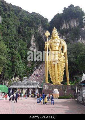 Entrance to Batu Caves with the Murugan golden statue. The cave is one of the most popular Hindu shrines outside India. Gombak / Malaysia Stock Photo