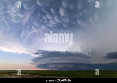 A supercell thunderstorm with mammatus clouds near Arnold, Nebraska Stock Photo