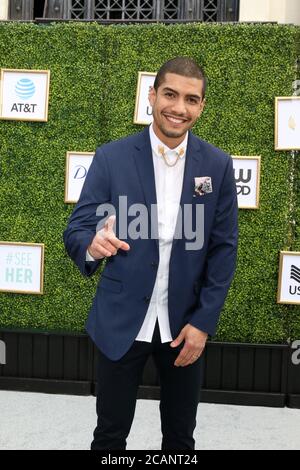 LOS ANGELES - OCT 14: Rick Gonzalez, Sherry Aon at the CW