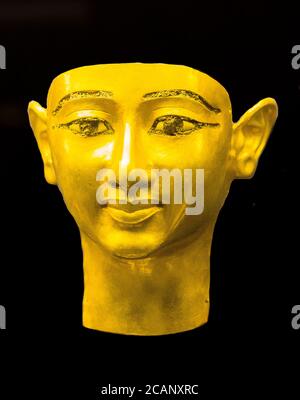 Egypt, Cairo, Egyptian Museum, jewellery found in the royal necropolis of Tanis, burial of Wendjebauendjed : Gold mask. Stock Photo