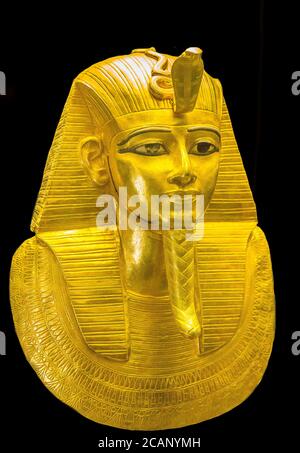Egypt, Cairo, Egyptian Museum, jewellery found in the royal necropolis of Tanis, burial of the king Psusennes I : Gold mask. Stock Photo