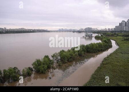 Seoul, South Korea. 8th Aug, 2020. Photo taken on Aug. 8, 2020 shows the flooded Banpo Hangang Park in Seoul, South Korea. South Korea's death toll from heavy rain, which continued since last Saturday, rose to 21, with 11 missing and seven wounded as of 6 a.m. local time Saturday, according to the Central Disaster and Safety Countermeasure Headquarters. The torrential rain spread from the country's central region, including Seoul and its surrounding metropolitan area, to the southern region Friday. Credit: Wang Jingqiang/Xinhua/Alamy Live News Stock Photo