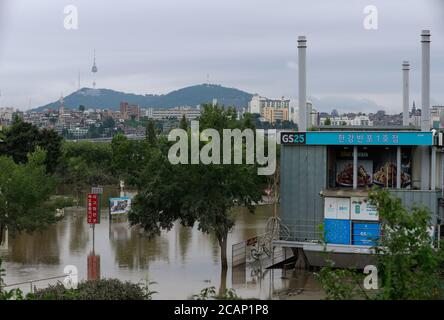 Seoul, South Korea. 8th Aug, 2020. Photo taken on Aug. 8, 2020 shows the flooded Banpo Hangang Park in Seoul, South Korea. South Korea's death toll from heavy rain, which continued since last Saturday, rose to 21, with 11 missing and seven wounded as of 6 a.m. local time Saturday, according to the Central Disaster and Safety Countermeasure Headquarters. The torrential rain spread from the country's central region, including Seoul and its surrounding metropolitan area, to the southern region Friday. Credit: Wang Jingqiang/Xinhua/Alamy Live News Stock Photo