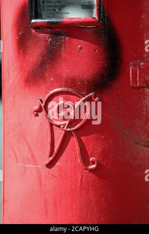 Looking sad and unloved a close up of the insignia on a red post box from the reign of Queen Victoria. On the corner of Havelock Terrace and Portland Stock Photo