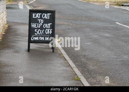 Eat Out to Help Out sign outside The Hen and Chicken roadside coaching inn, Alton, Surrey, UK, August 2020 Stock Photo