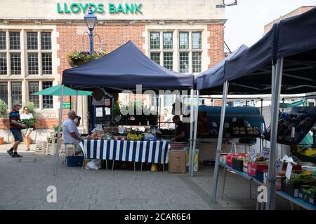 Lloyds bank with market stalls in front Sevenoaks town centre, Kent Stock Photo