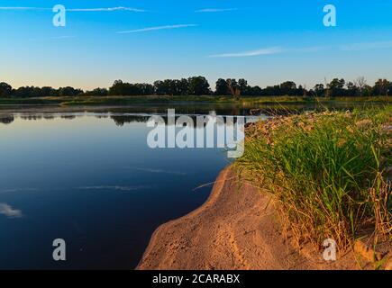 Lebus, Germany. 06th Aug, 2020. The warm light of the morning sun shines over the landscape on the German-Polish border river Oder at the edge of the Oderbruch in the district of Märkisch-Oderland. Credit: Patrick Pleul/dpa-Zentralbild/ZB/dpa/Alamy Live News Stock Photo