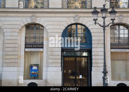 Photo : La maison Louis Vuitton. Boutique George V à Paris - Purepeople