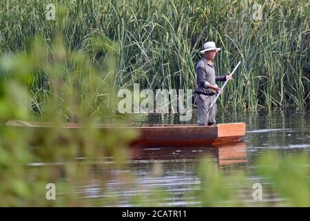 Chinese boat man in East Lake, Wuhan, China Stock Photo