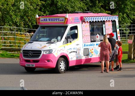 Visitors to Temple Newsam queue to buy an ice cream on a hot day Stock Photo