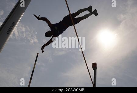 Brunswick, Germany. 09th Aug, 2020. Athletics, DM, German Championship, Eintracht Stadium: pole vault men. Raphael Holzdeppe jumps. Credit: Michael Kappeler/dpa/Alamy Live News Stock Photo