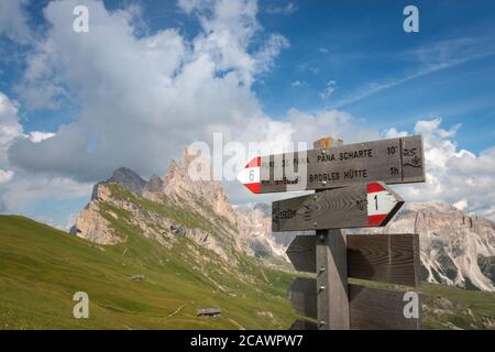 Signposts In Seceda Hiking signpost in the Dolomites, South Tyrol, Italy Stock Photo - Alamy