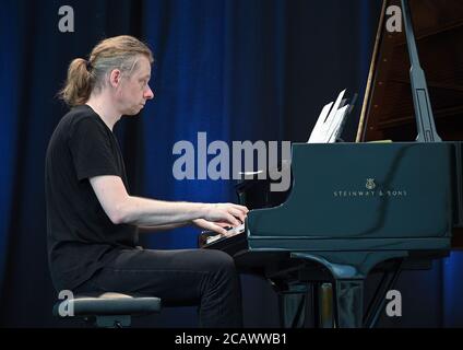 Neuhardenberg, Germany. 07th Aug, 2020. The pianist Arno Waschk rehearses on the stage of the Stiftung Schloss Neuhardenberg. Credit: Patrick Pleul/dpa-Zentralbild/ZB/dpa/Alamy Live News Stock Photo