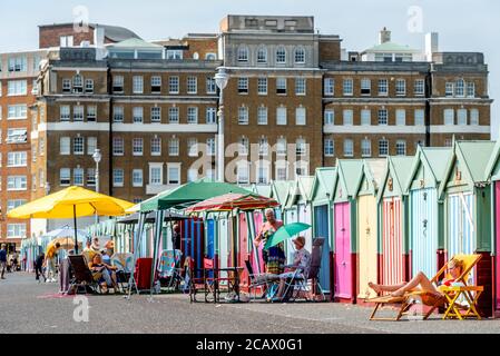 Brighton UK, August 9th 2020: Crowds on the seafront of Brighton and Hove enjoying the record temperatures and scorching sunshine Credit: Andrew Hasson/Alamy Live News Stock Photo