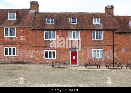 the yachtsman bar bucklers hard