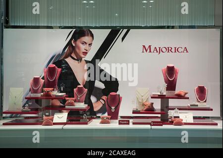 Jewelry window displaying Majorica pearls, brand name of the imitation pearls very similar to the real gems, Safari Shopping Centre, Tenerife, Spain Stock Photo