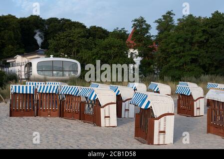 Binz, Germany. 05th Aug, 2020. The Müther tower is located behind beach chairs. The futuristic building was erected in 1981 as a rescue tower at a Baltic Sea entrance. It was built by the shell concrete master builder Ulrich Müther. Today the tower serves as a wedding room for weddings. Credit: Stephan Schulz/dpa-Zentralbild/ZB/dpa/Alamy Live News Stock Photo