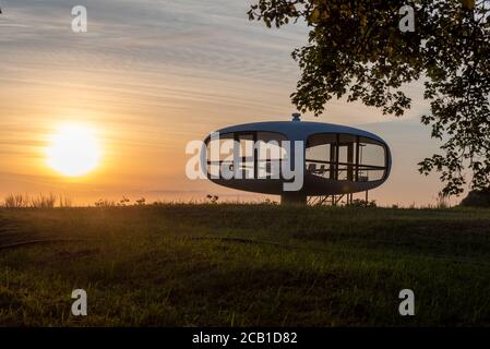 Binz, Germany. 05th Aug, 2020. Sunrise at the Müther Tower. The futuristic building was erected in 1981 as a rescue tower at a Baltic Sea entrance. It was built by the shell concrete master builder Ulrich Müther. Today the tower serves as a wedding room for weddings. Credit: Stephan Schulz/dpa-Zentralbild/ZB/dpa/Alamy Live News Stock Photo