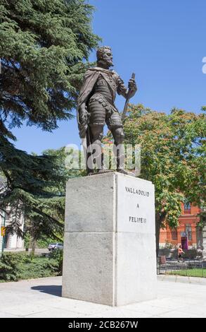 Philip II of Spain statue, sculpted by Francisco Coullaut in 1964. San Pablo Square, Valladolid, Spain Stock Photo