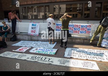 High Wycombe, UK. 10th August, 2020. Banners brought by environmental activists from anti-HS2 direct action group HS2 Rebellion to High Wycombe Magistrates’ Court to show support to seven activists, five of whom teenage, facing proceedings under the Trade Union and Labour Relations Act. Credit: Mark Kerrison/Alamy Live News Stock Photo