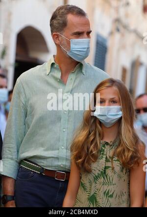 Petra, Spain. 10th Aug, 2020. When the Spanish Royal Family visits Mallorca, King Felipe VI walks through the streets of the village of Petra with his daughter Princess Leonor. Credit: Clara Margais/dpa/Alamy Live News Stock Photo