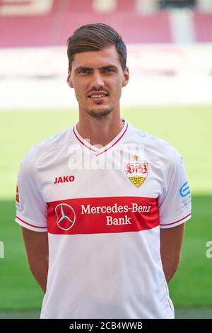 Pascal Stenzel (VfB Stuttgart, #15) GER, VfB Stuttgart vs. FC St. Pauli ...