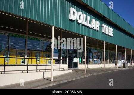 A Dollar Tree store in Tigard, Oregon, seen on Monday, August 10, 2020. Dollar Tree Stores, Inc. is an American chain of discount variety stores. Stock Photo