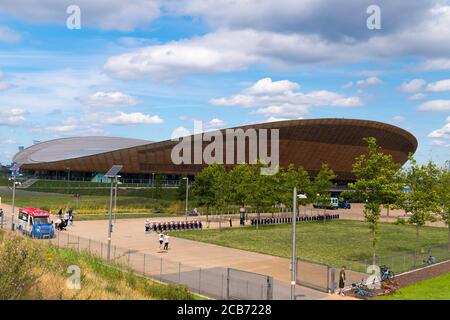 England London Stratford Hackney Wick Queen Elizabeth Park Olympic Lee Valley Velodrome VeloPark 250m indoor cycling track iconic Santander hire bike Stock Photo