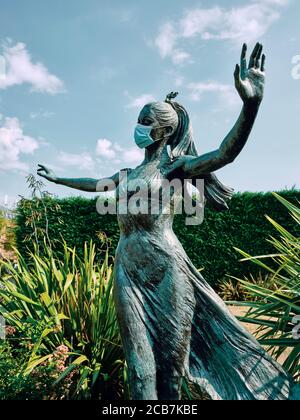 Coronavirus Odd / Quirky  - Statue of Dame Margot Fonteyn wearing a face mask during the Covid 19 pandemic in Reigate, Surrey, England UK 2020 Stock Photo