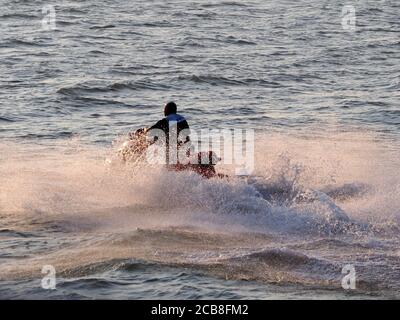 Sheerness, Kent, UK. 10th August, 2020.  UK Weather: a warm evening in Sheerness, Kent. Credit: James Bell/Alamy Live News Stock Photo