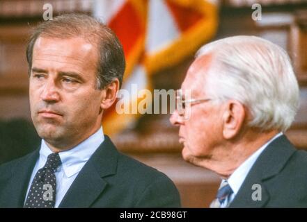 United States Senator Joseph Biden (Democrat of Delaware), Chairman, US Senate Committee on the Judiciary, left, speaks with US Senator Howard Metzenbaum (Democrat of Ohio) during the hearing considering the confirmation of Judge Robert Bork, US President Ronald Reagan's nominee to succeed Associate Justice of the Supreme Court to replace Louis Powell, on Capitol Hill in Washington, DC on September 15, 1987. Credit: Ron Sachs/CNP | usage worldwide Stock Photo