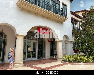 Orlando, FL/USA-6/13/20:  A Tumi Luggage retail store at an outdoor mall. Stock Photo