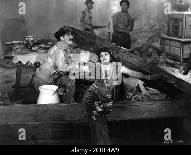 GROUCHO MARX ZEPPO MARX MARGARET DUMONT and CHICO MARX in DUCK SOUP ...