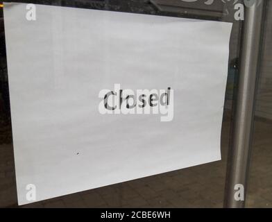 simple sign saying closed in the window of a restaurant during the covid-19 coronavirus outbreak in england uk Stock Photo