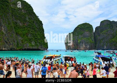 MAYA BAY, PHI PHI LEH, THAILAND - OCTOBER 1, 2015 : Famous crowded beautiful beach in Maya Bay. Maya Bay is closed due to damage to the coral reef by Stock Photo